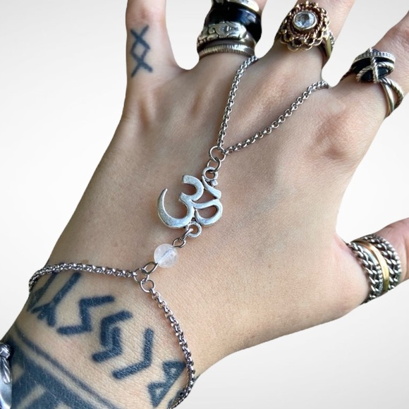 Hand piece om sign & clear quartz slave bracelet - Picture 10 of 10